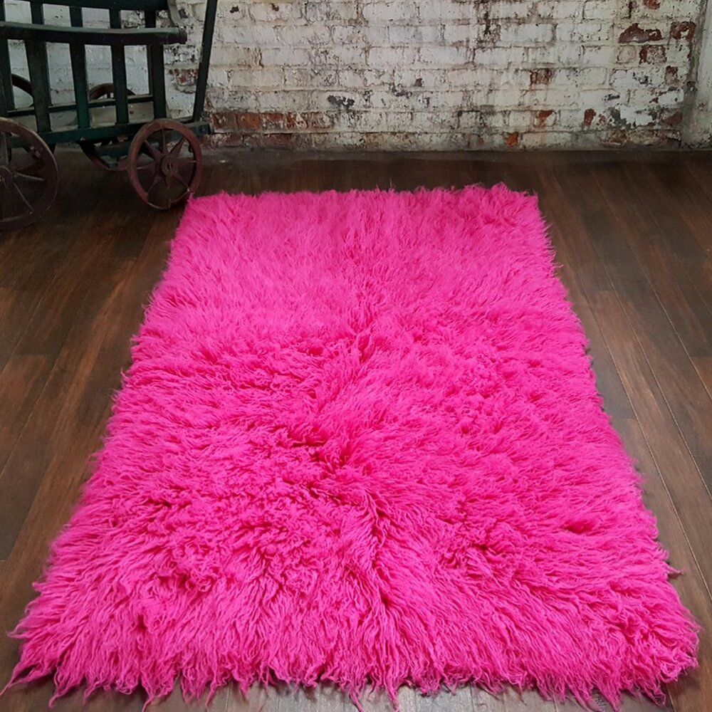 BRAND NEW 3' x 5' HOT PINK GREEK FLOKATI RUG-LONG 3.5" WOOL PILE-100% WOOL.